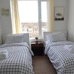 Spacious 2-Bedroom Apartment With Rooftop
